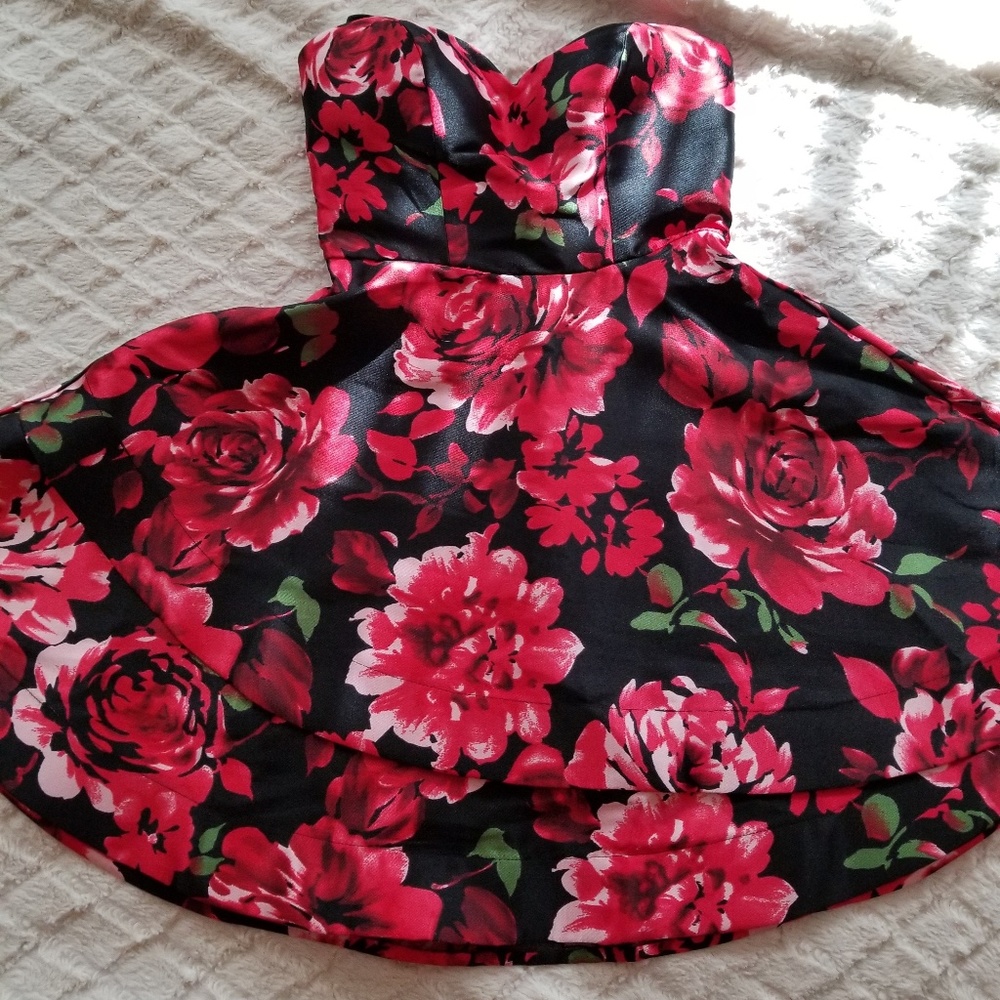 Black/DPRed Flower Dress
